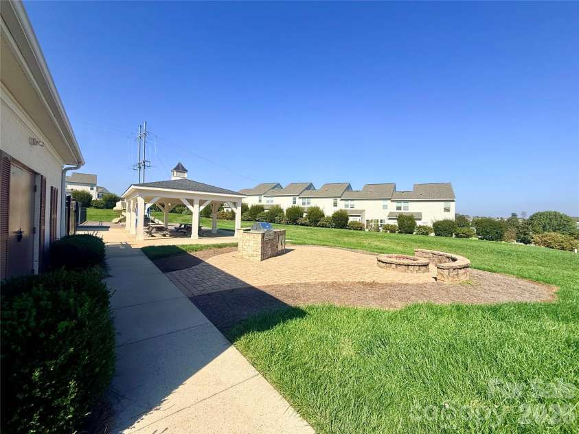 122 Divot Lane, Statesville, NC 28677.  MLS# CAR4432412, YatesRealty ID 57046. 