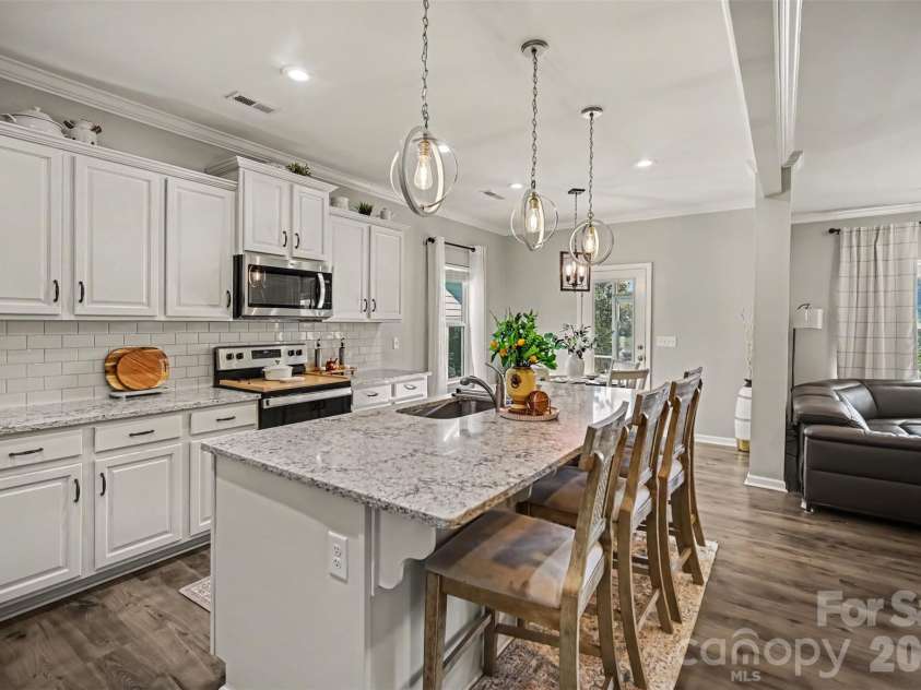 122 Divot Lane, Statesville, NC 28677.  MLS# CAR4432412, YatesRealty ID 57046. Kitchen