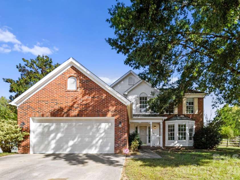 8908 Steinbeck Court, Charlotte, NC 28216.  MLS# CAR4434680, YatesRealty ID 57049. 