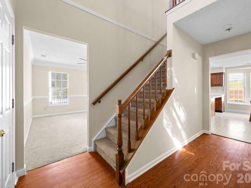 8908 Steinbeck Court, Charlotte, NC 28216.  MLS# CAR4434680, YatesRealty ID 57049. 