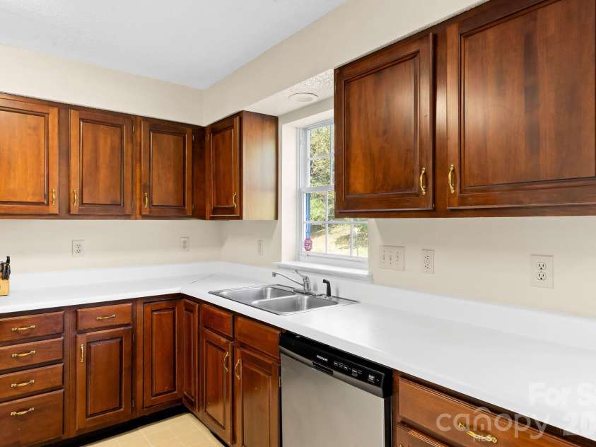 8908 Steinbeck Court, Charlotte, NC 28216.  MLS# CAR4434680, YatesRealty ID 57049. 