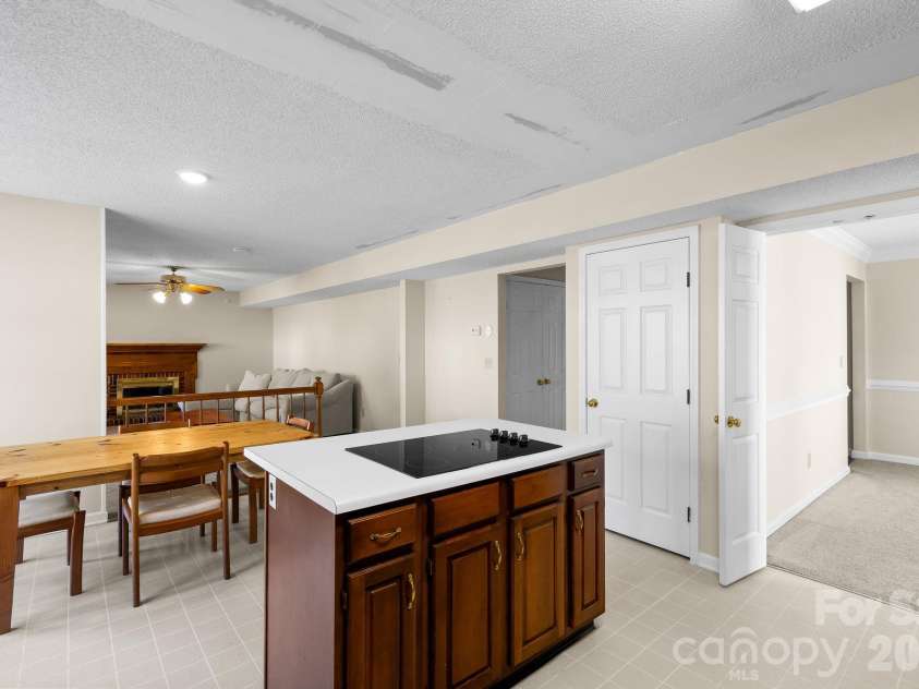 8908 Steinbeck Court, Charlotte, NC 28216.  MLS# CAR4434680, YatesRealty ID 57049. 