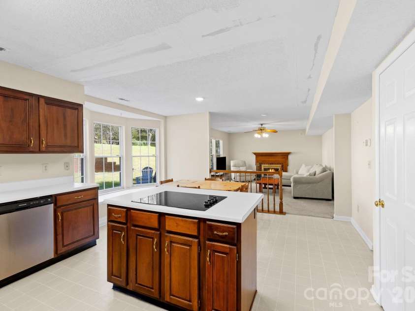8908 Steinbeck Court, Charlotte, NC 28216.  MLS# CAR4434680, YatesRealty ID 57049. 