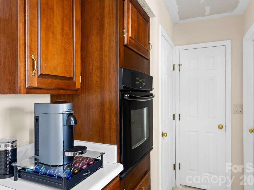 8908 Steinbeck Court, Charlotte, NC 28216.  MLS# CAR4434680, YatesRealty ID 57049. 