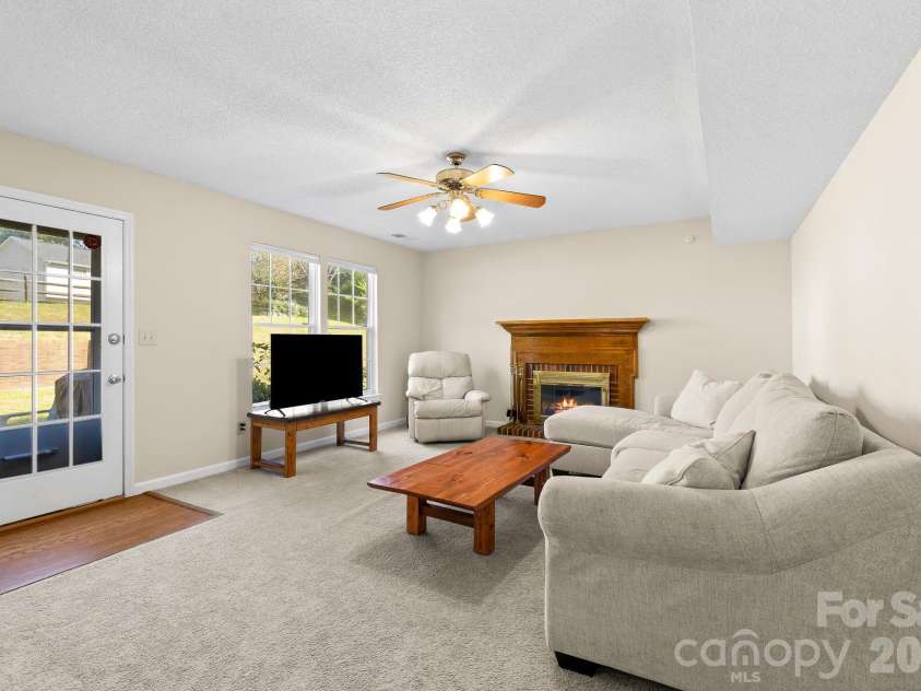 8908 Steinbeck Court, Charlotte, NC 28216.  MLS# CAR4434680, YatesRealty ID 57049. 