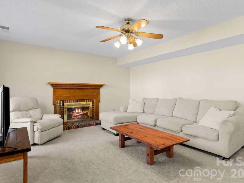 8908 Steinbeck Court, Charlotte, NC 28216.  MLS# CAR4434680, YatesRealty ID 57049. 