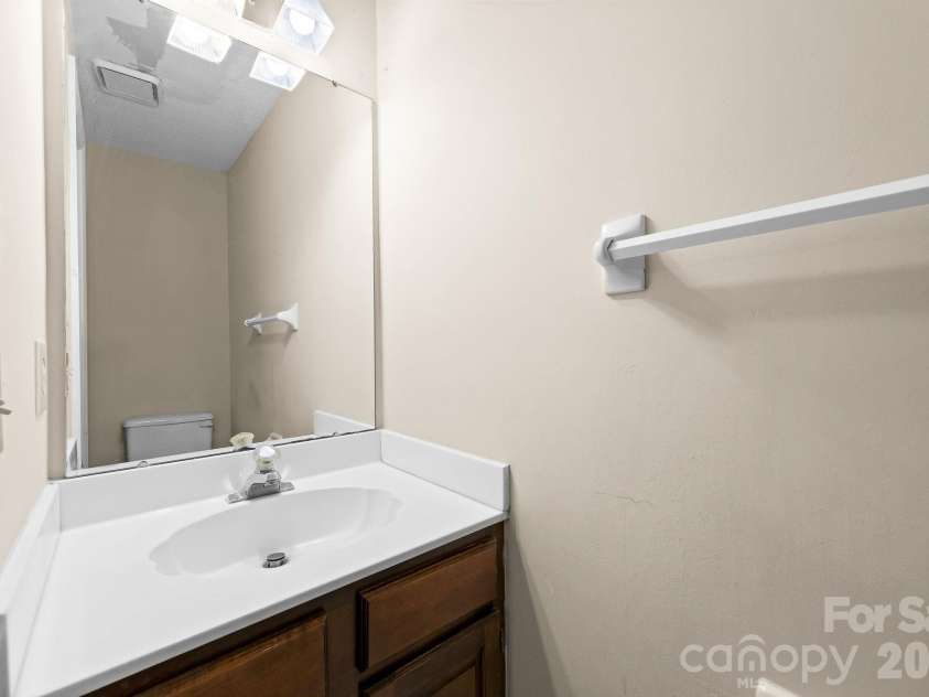 8908 Steinbeck Court, Charlotte, NC 28216.  MLS# CAR4434680, YatesRealty ID 57049. 