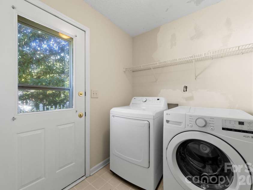 8908 Steinbeck Court, Charlotte, NC 28216.  MLS# CAR4434680, YatesRealty ID 57049. 
