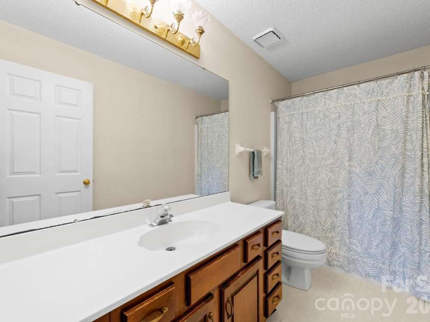 8908 Steinbeck Court, Charlotte, NC 28216.  MLS# CAR4434680, YatesRealty ID 57049. 