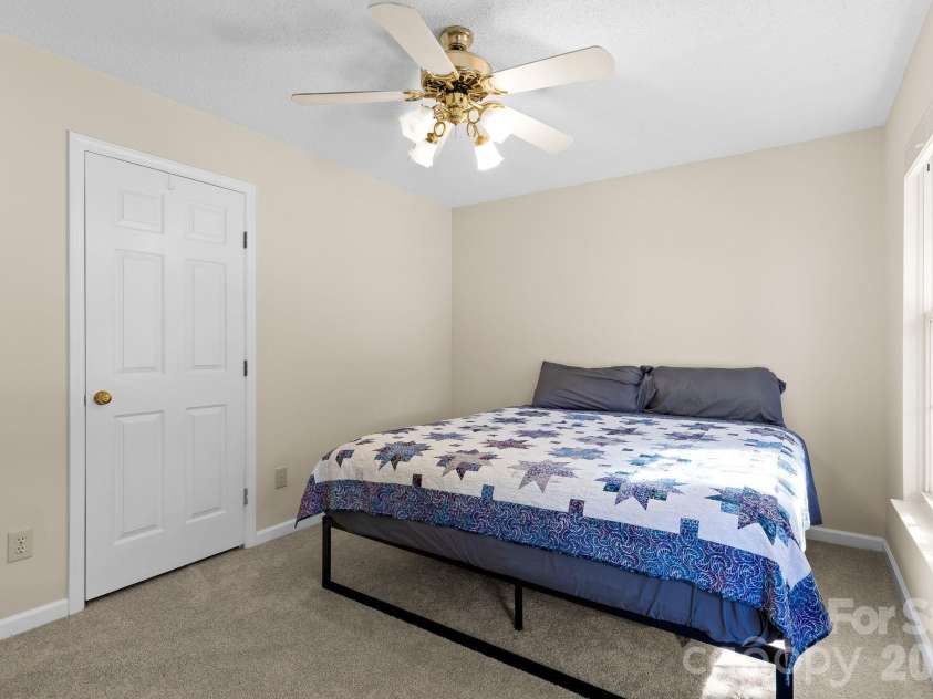8908 Steinbeck Court, Charlotte, NC 28216.  MLS# CAR4434680, YatesRealty ID 57049. 
