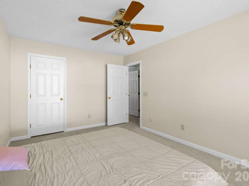 8908 Steinbeck Court, Charlotte, NC 28216.  MLS# CAR4434680, YatesRealty ID 57049. 