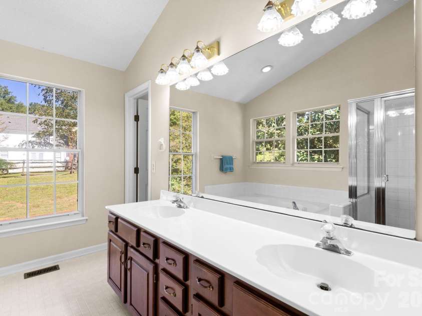 8908 Steinbeck Court, Charlotte, NC 28216.  MLS# CAR4434680, YatesRealty ID 57049. 