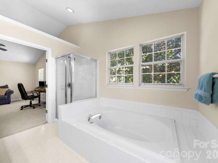 8908 Steinbeck Court, Charlotte, NC 28216.  MLS# CAR4434680, YatesRealty ID 57049. 