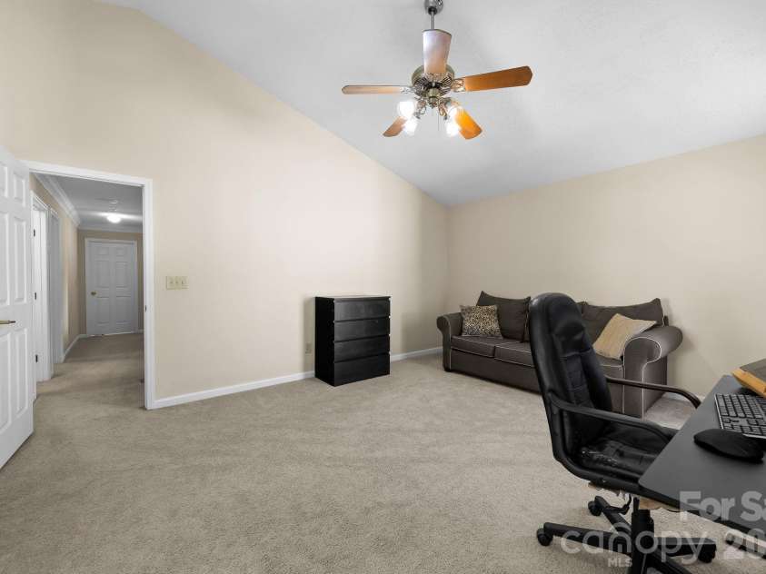 8908 Steinbeck Court, Charlotte, NC 28216.  MLS# CAR4434680, YatesRealty ID 57049. 