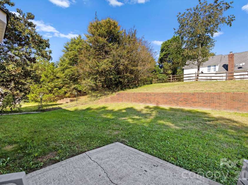 8908 Steinbeck Court, Charlotte, NC 28216.  MLS# CAR4434680, YatesRealty ID 57049. 