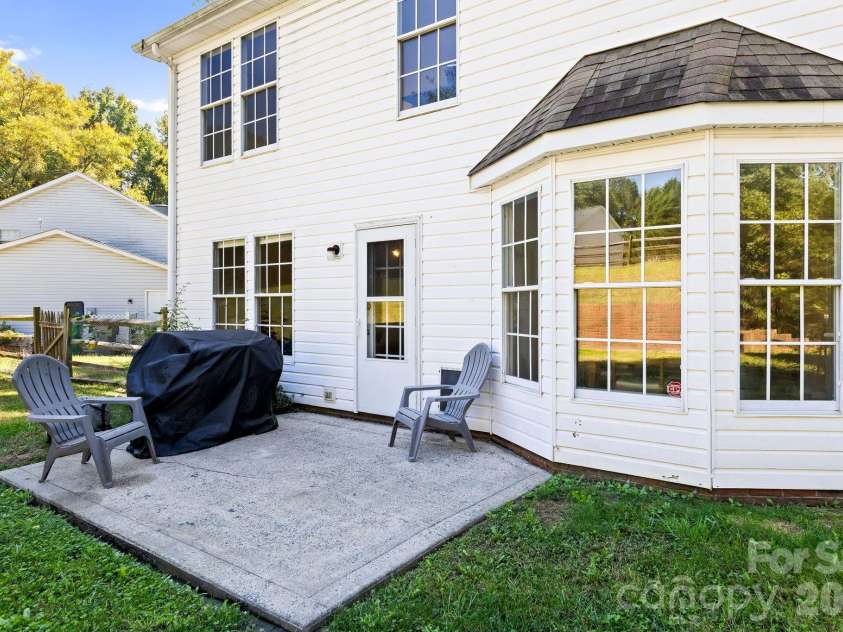 8908 Steinbeck Court, Charlotte, NC 28216.  MLS# CAR4434680, YatesRealty ID 57049. 