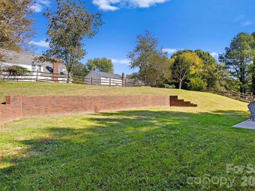 8908 Steinbeck Court, Charlotte, NC 28216.  MLS# CAR4434680, YatesRealty ID 57049. 