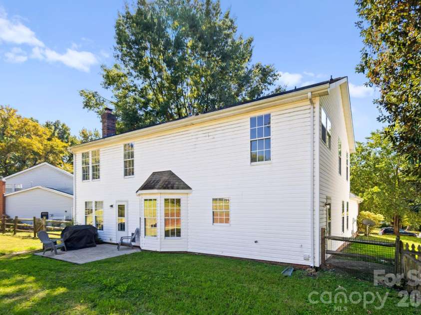 8908 Steinbeck Court, Charlotte, NC 28216.  MLS# CAR4434680, YatesRealty ID 57049. 