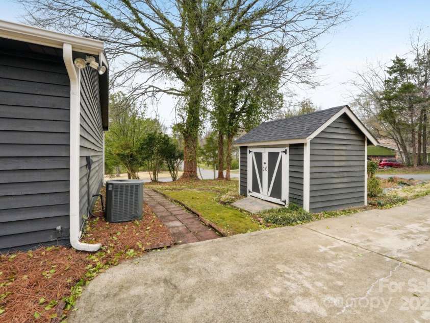 6501 Thamesmead Lane, Mint Hill, NC 28227.  MLS# CAR4240221, YatesRealty ID 5705. 