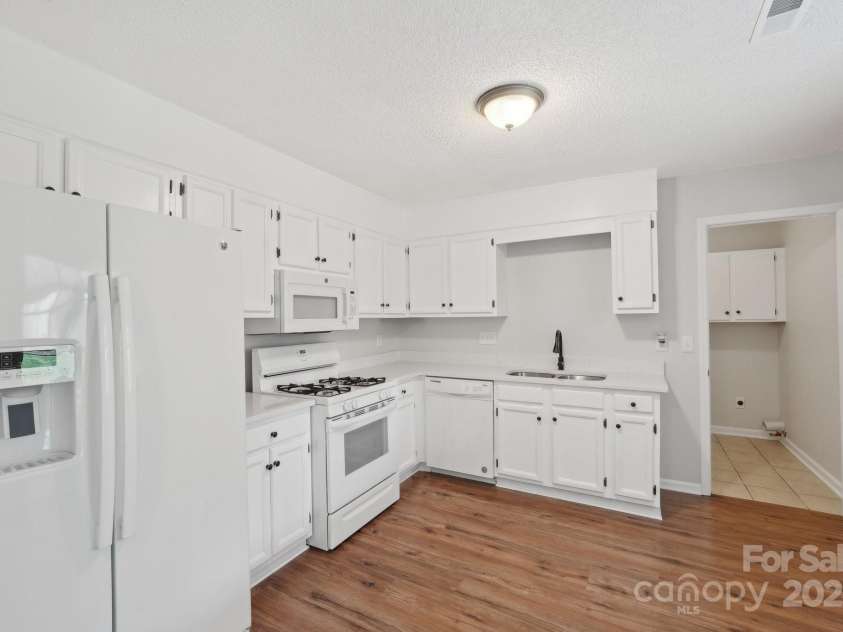 6501 Thamesmead Lane, Mint Hill, NC 28227.  MLS# CAR4240221, YatesRealty ID 5705. 
