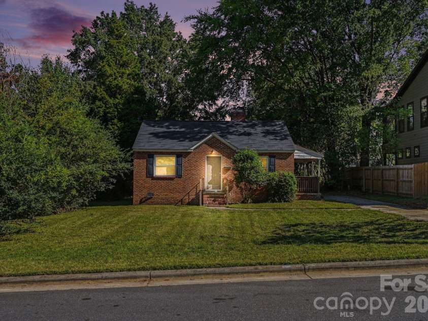524 Stegall Street, Charlotte, NC 28217.  MLS# CAR4434979, YatesRealty ID 57051. 