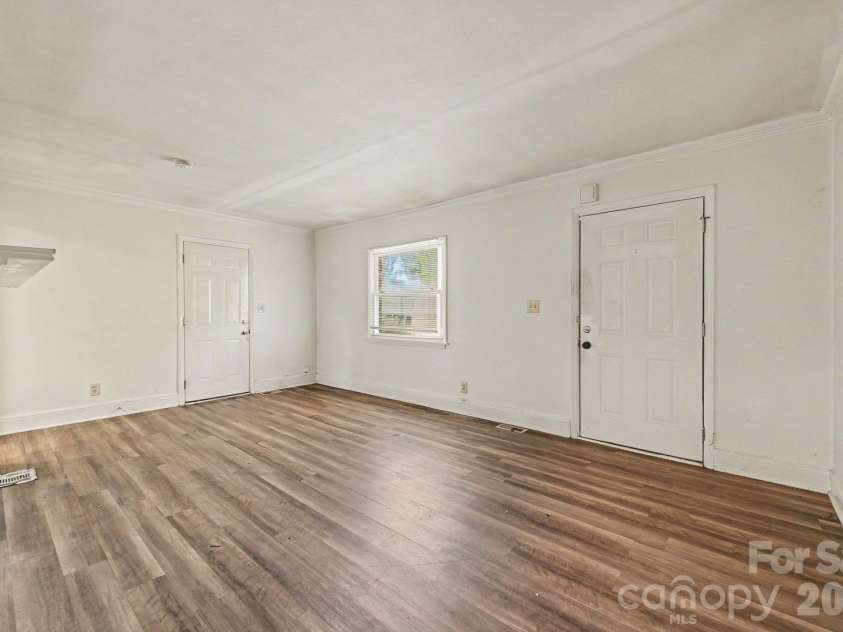 524 Stegall Street, Charlotte, NC 28217.  MLS# CAR4434979, YatesRealty ID 57051. 
