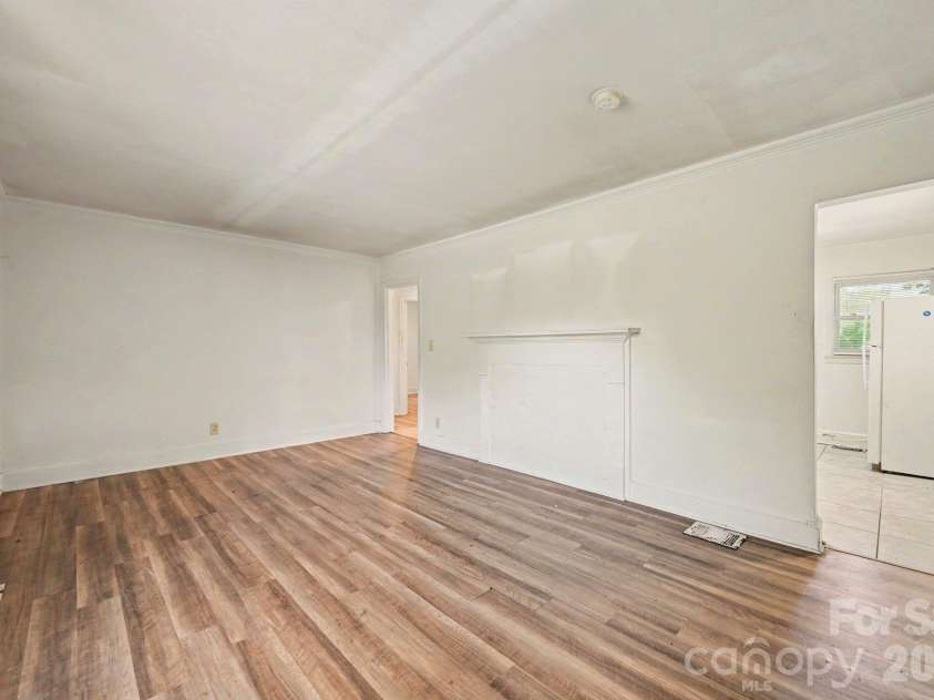 524 Stegall Street, Charlotte, NC 28217.  MLS# CAR4434979, YatesRealty ID 57051. 
