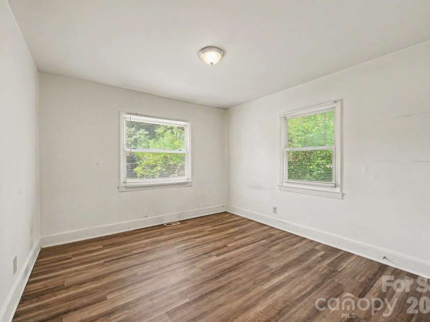 524 Stegall Street, Charlotte, NC 28217.  MLS# CAR4434979, YatesRealty ID 57051. 