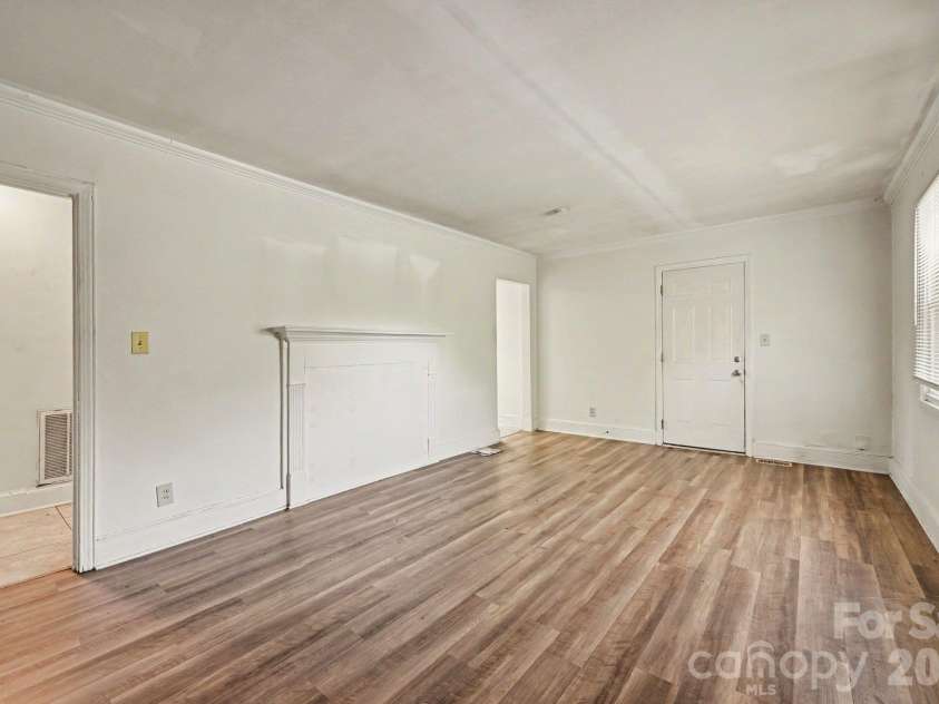 524 Stegall Street, Charlotte, NC 28217.  MLS# CAR4434979, YatesRealty ID 57051. 