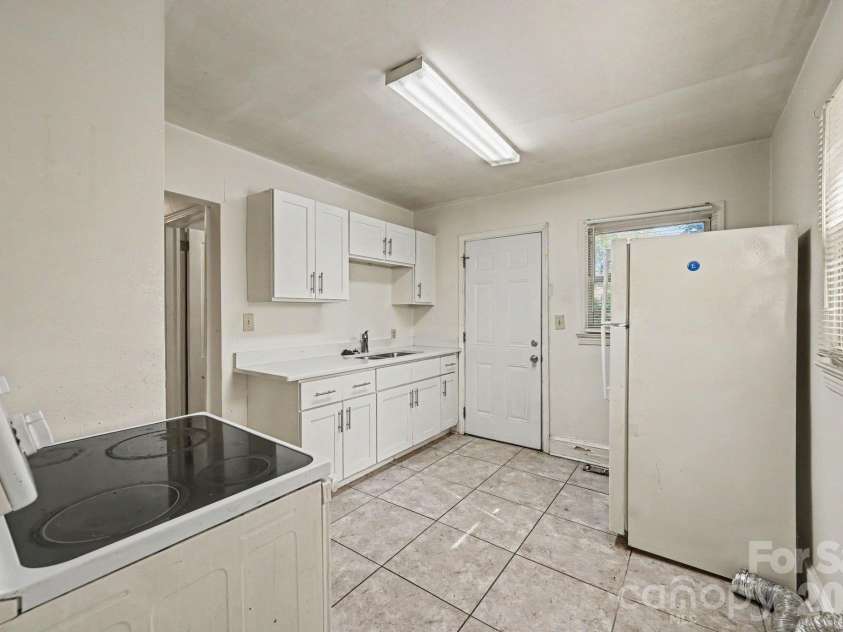 524 Stegall Street, Charlotte, NC 28217.  MLS# CAR4434979, YatesRealty ID 57051. 