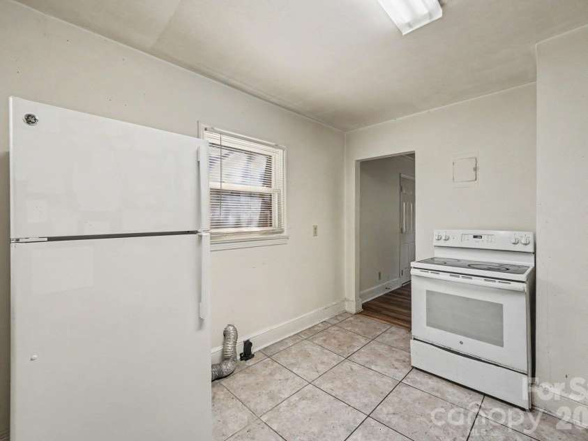 524 Stegall Street, Charlotte, NC 28217.  MLS# CAR4434979, YatesRealty ID 57051. 