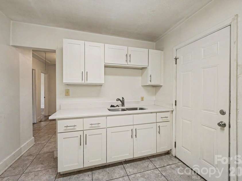 524 Stegall Street, Charlotte, NC 28217.  MLS# CAR4434979, YatesRealty ID 57051. 