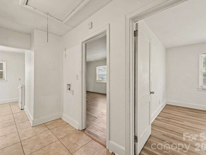 524 Stegall Street, Charlotte, NC 28217.  MLS# CAR4434979, YatesRealty ID 57051. 