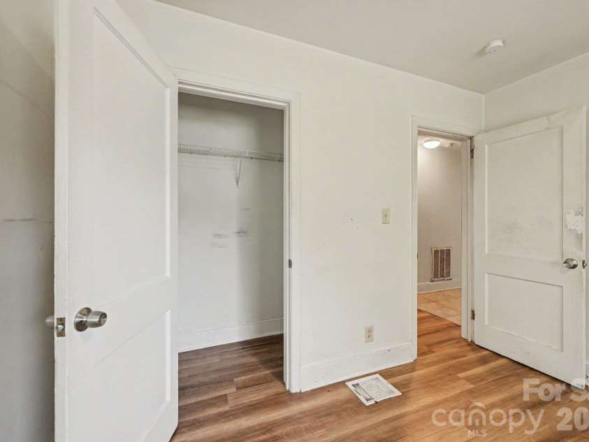 524 Stegall Street, Charlotte, NC 28217.  MLS# CAR4434979, YatesRealty ID 57051. 