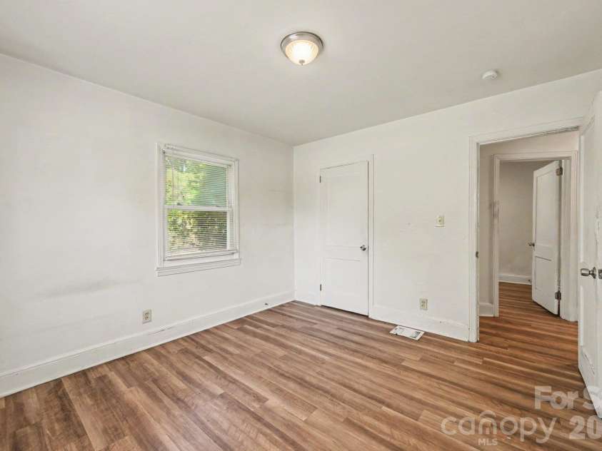 524 Stegall Street, Charlotte, NC 28217.  MLS# CAR4434979, YatesRealty ID 57051. 