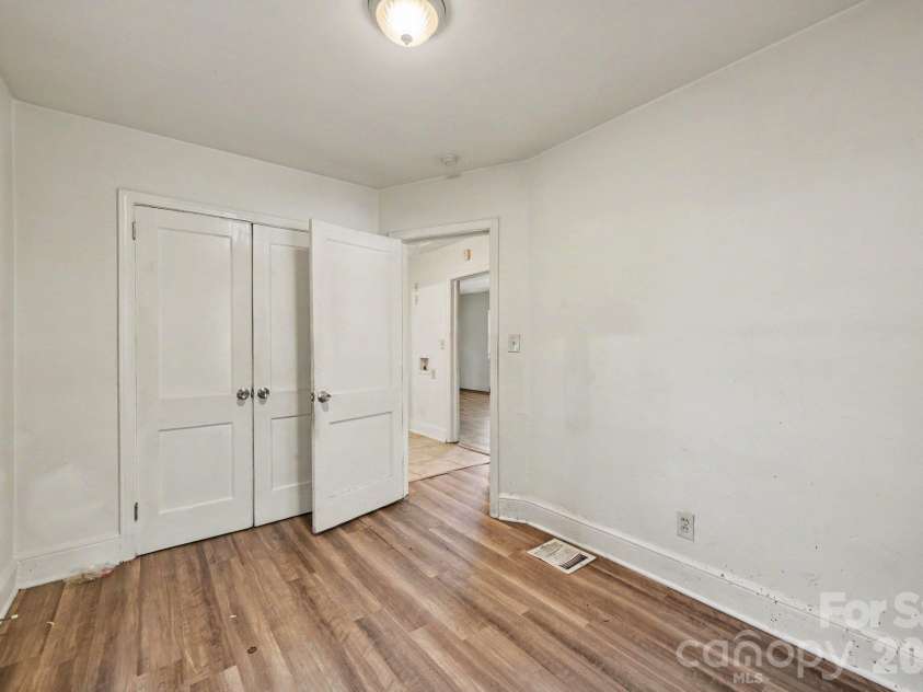 524 Stegall Street, Charlotte, NC 28217.  MLS# CAR4434979, YatesRealty ID 57051. 