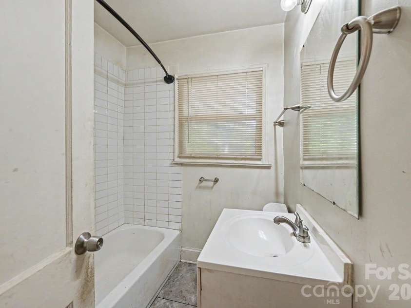 524 Stegall Street, Charlotte, NC 28217.  MLS# CAR4434979, YatesRealty ID 57051. 