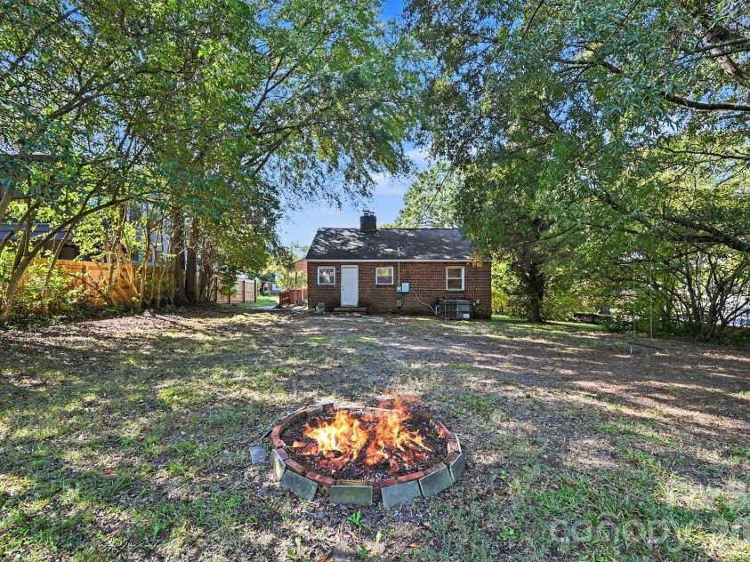 524 Stegall Street, Charlotte, NC 28217.  MLS# CAR4434979, YatesRealty ID 57051. 