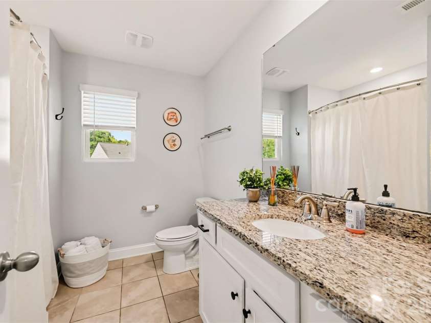 464 Maramec Street, Fort Mill, SC 29715.  MLS# CAR4435012, YatesRealty ID 57052. Full Hallway Bathroom