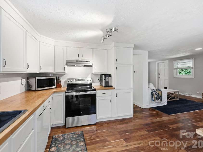 5 Mos Way, Candler, NC 28715.  MLS# CAR4434514, YatesRealty ID 57056. 