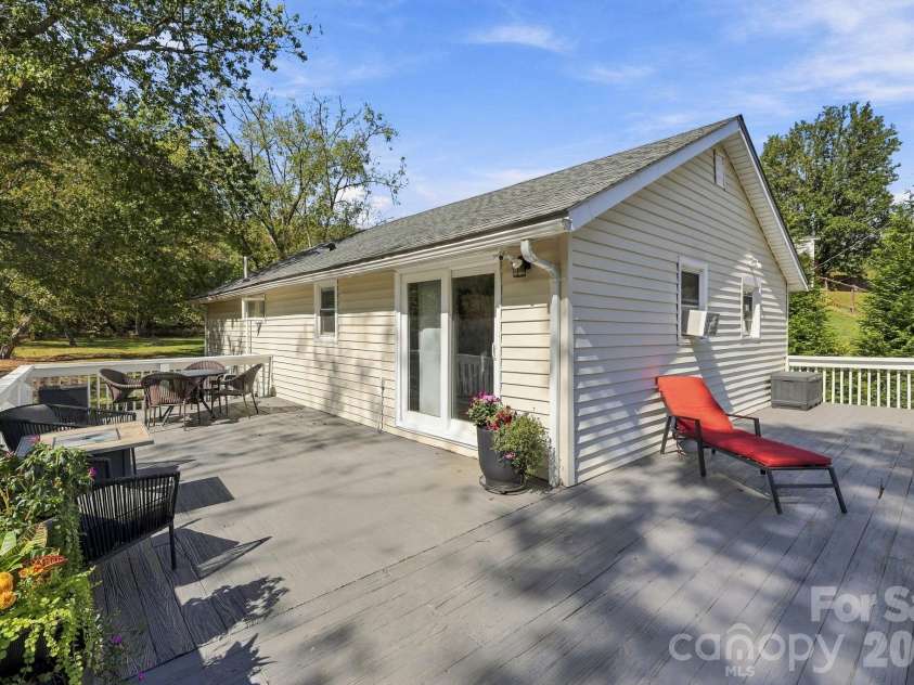 5 Mos Way, Candler, NC 28715.  MLS# CAR4434514, YatesRealty ID 57056. 