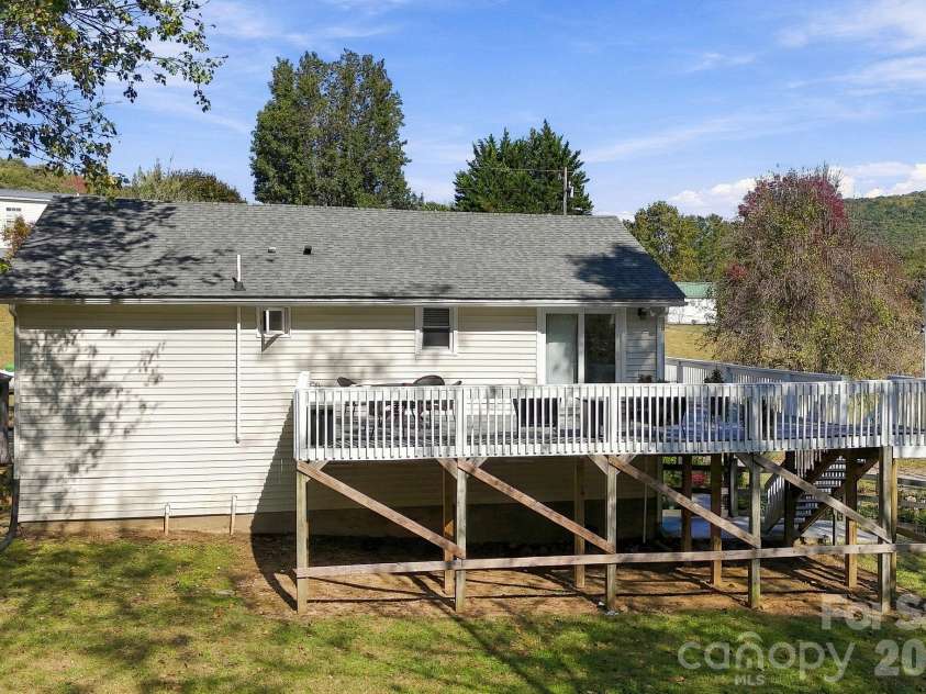 5 Mos Way, Candler, NC 28715.  MLS# CAR4434514, YatesRealty ID 57056. 
