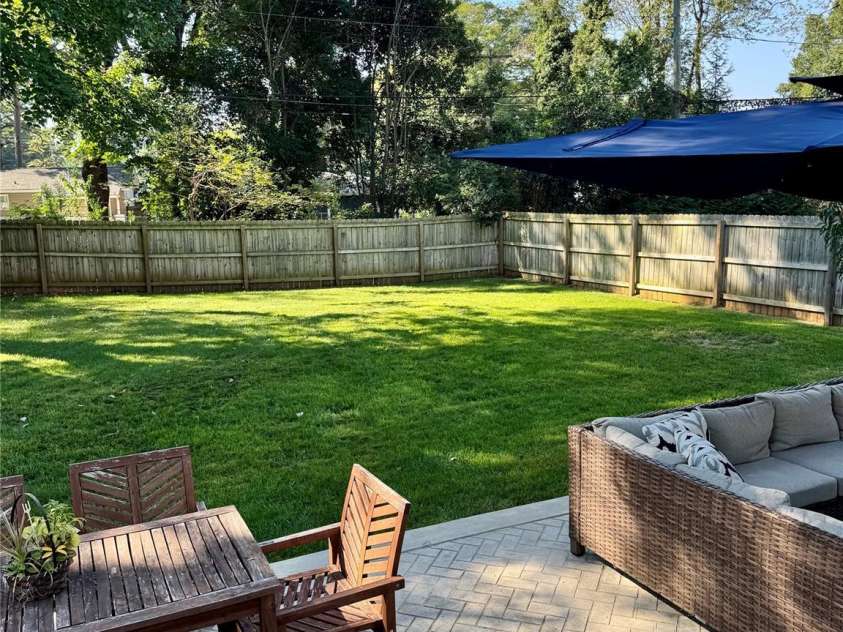 512 Manhasset Road, Charlotte, NC 28209.  MLS# CAR4434268, YatesRealty ID 57057. 