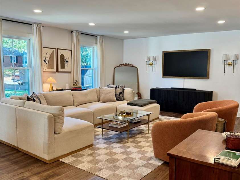 512 Manhasset Road, Charlotte, NC 28209.  MLS# CAR4434268, YatesRealty ID 57057. 