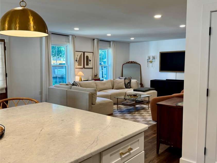 512 Manhasset Road, Charlotte, NC 28209.  MLS# CAR4434268, YatesRealty ID 57057. 