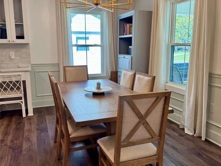512 Manhasset Road, Charlotte, NC 28209.  MLS# CAR4434268, YatesRealty ID 57057. 
