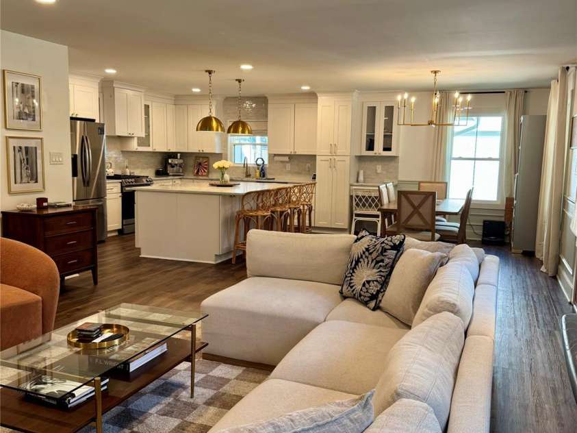 512 Manhasset Road, Charlotte, NC 28209.  MLS# CAR4434268, YatesRealty ID 57057. 