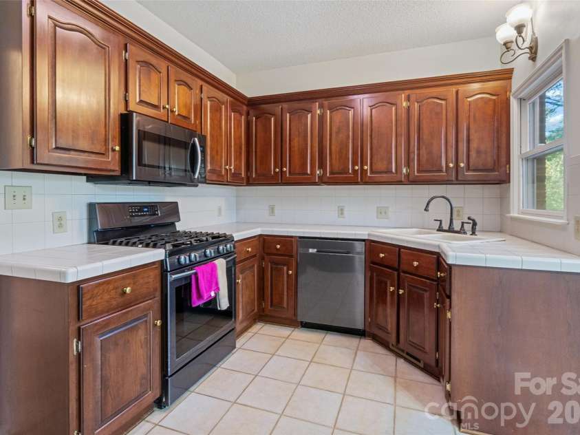 6010 River Run Drive, Marshville, NC 28103.  MLS# CAR4430533, YatesRealty ID 57058. 