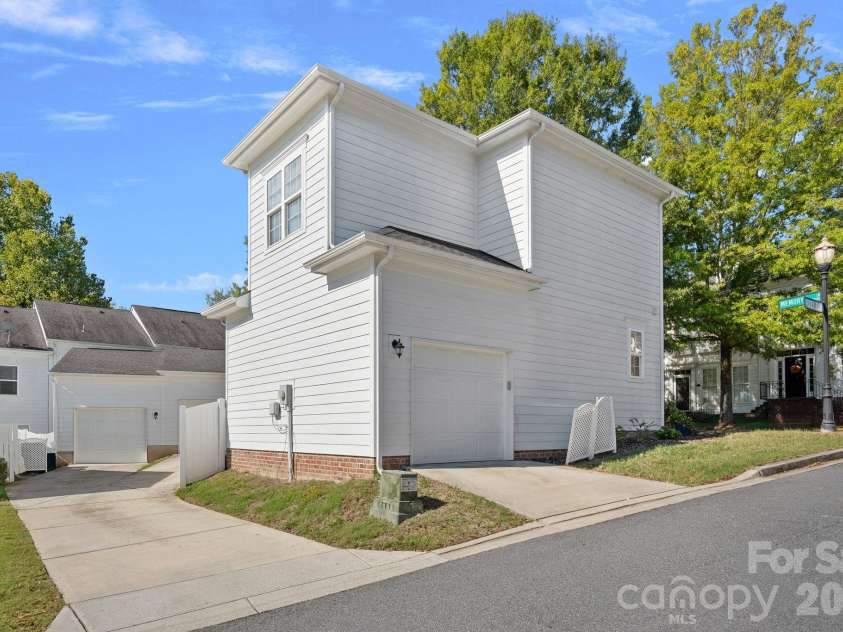12116 Memory Lane, Huntersville, NC 28078.  MLS# CAR4435059, YatesRealty ID 57059. 