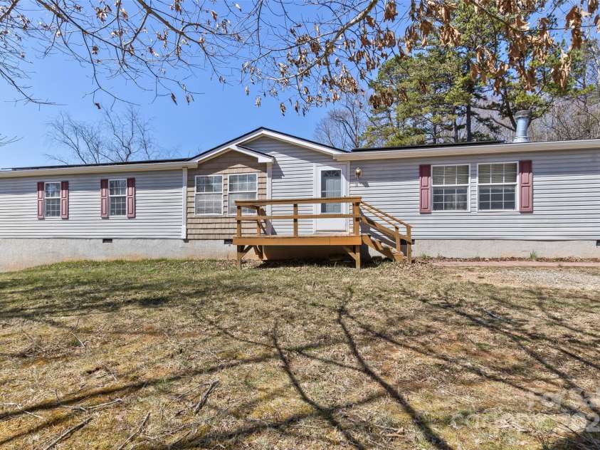 18 Evelyn Acres Drive, Asheville, NC 28806.  MLS# CAR4233136, YatesRealty ID 5706. 